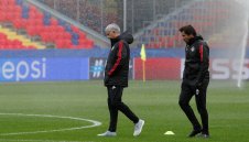 Жозе скочи на графика в Англия