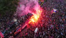 Грозно! Искат смъртта на Винисиус на парада на Барса + ВИДЕО