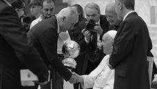 Стоичков към Папата: Благодаря ти за голямото добро сърце! + ВИДЕО