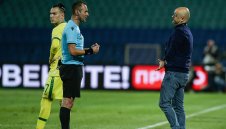 Моци скочи на съдиите: Не ни дадоха дузпа, спестиха червен картон за ЦСКА!