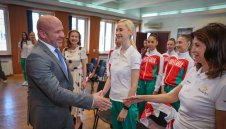 Министър Керязов награди медалистките от Европейското първенство по художествена гимнастика