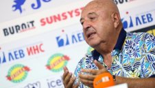 Венци Стефанов жегна Бербатов и отсече: Илиан Илиев е куче!