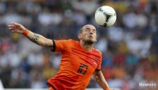 Притеснения за Холандия - Снайдер с болки в коляното
