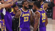 ЛеБрон подобри рекорди на Коби Брайънт и Майкъл Джордан, взети заедно 