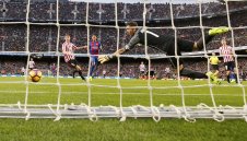 Барса стана първият отбор със 100 гола този сезон