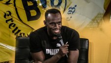 Батман свали гащите пред Болт + ВИДЕО