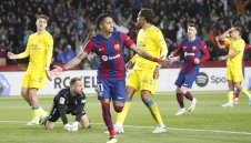 Барса ще гони титлата до последно