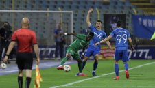 Фенове на Левски скочиха на съдията след дербито с Лудогорец