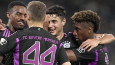 В Байерн хвалят младок и го тупат по гърба