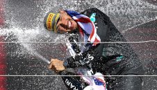 Разкриха за колко години Хамилтън ще бъде във Ферари