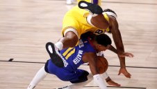 Eзерняците не дадоха шанс на Денвър в първия мач