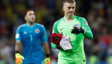 Пикфорд имал жокер за дузпите върху бутилката си с вода