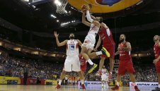 Сърбия удари Испания в баскет-дербито