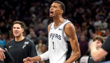 Уемби и Сан Антонио шокираха Слънцата