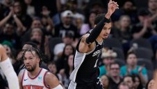 61 точки не стигнаха за победа срещу Френското чудо на НБА