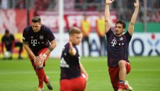 Хумелс "виси" за битката с Вердер Бремен