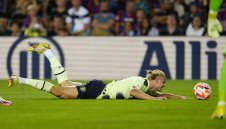 Обявиха Халанд за симулант заради театрално падане