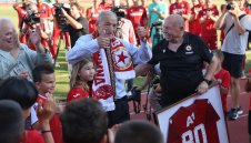 Димитър Пенев получи фланелка с №80 от ЦСКА + СНИМКА