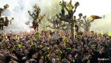 Истерия за билети в Дортмунд, опашката от ултраси над 100 метра