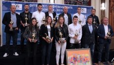 Суперталант на Черно море се врече във вярност на "моряците"