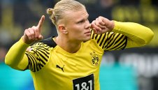 Дортмунд задържа Холанд с чували с пари
