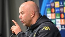 Слот с извънреден призив към футболистите си