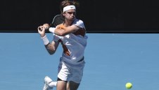 Рубльов мачка в Мелбърн, Шварцман падна от австралиец с уайлд кард