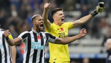 Нюкасъл се закотви в топ 3, тресна и Челси