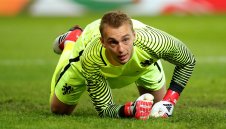 Сити взима Силесен от Барса за заместник на контузения Браво