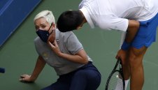Изритали Джокович заради любителка на алкохола + СНИМКИ