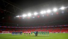 Еуфория в Англия: Феновете се завръщат по стадионите