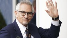 Скандално отстраненият от ВВС Гари Линекер гледа Лестър - Челси