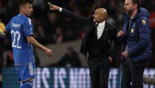 Спалети мрънка след шамара в Англия