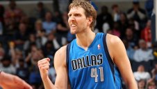 Легенда! Новицки ще играе в Далас още един сезон