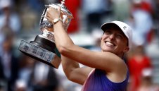 За трета поредна година! Швьонтек е кралицата на Франция