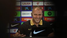 Флик размаха пръст на звездите на Барса