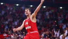 Везенков се завърна в игра и отново бе най-резултатен за Олимпиакос