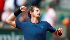 Мъри загуби сет, но продължава напред