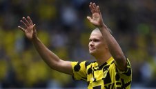 Холанд с последен гол за Дортмунд, Херта ще играе бараж да оцеляване