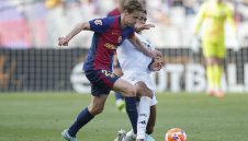 Френки Де Йонг иска да остане в Барса