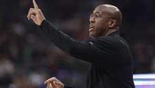 Треньорът на Везенков иска повече пари от Сакраменто