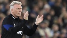 Мойс защити изпаднал в дупка английски ас