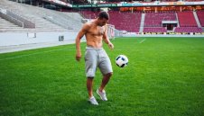 Лукас Подолски си тръгва от Турция, ще рита в Япония