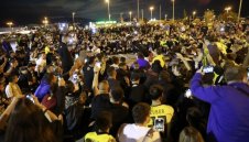 2000 посрещнаха Марсиал на летището в Атина