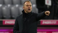 Французи смущават съня на Флик