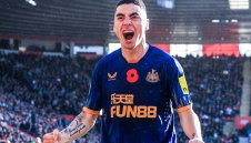 Парагваец стана №1 във Висшата лига за октомври, Нюкасъл обра всички награди