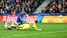 Барса иска да си върне Оба без пари 