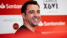 Барса се изгаври с Шави, предлага му да води дубъла