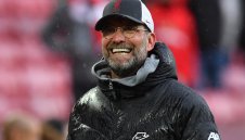 Ливърпул дава нови договори на три от звездите си