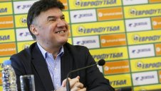 Боби, спиш! Градев предложи решение на проблема със стадиона